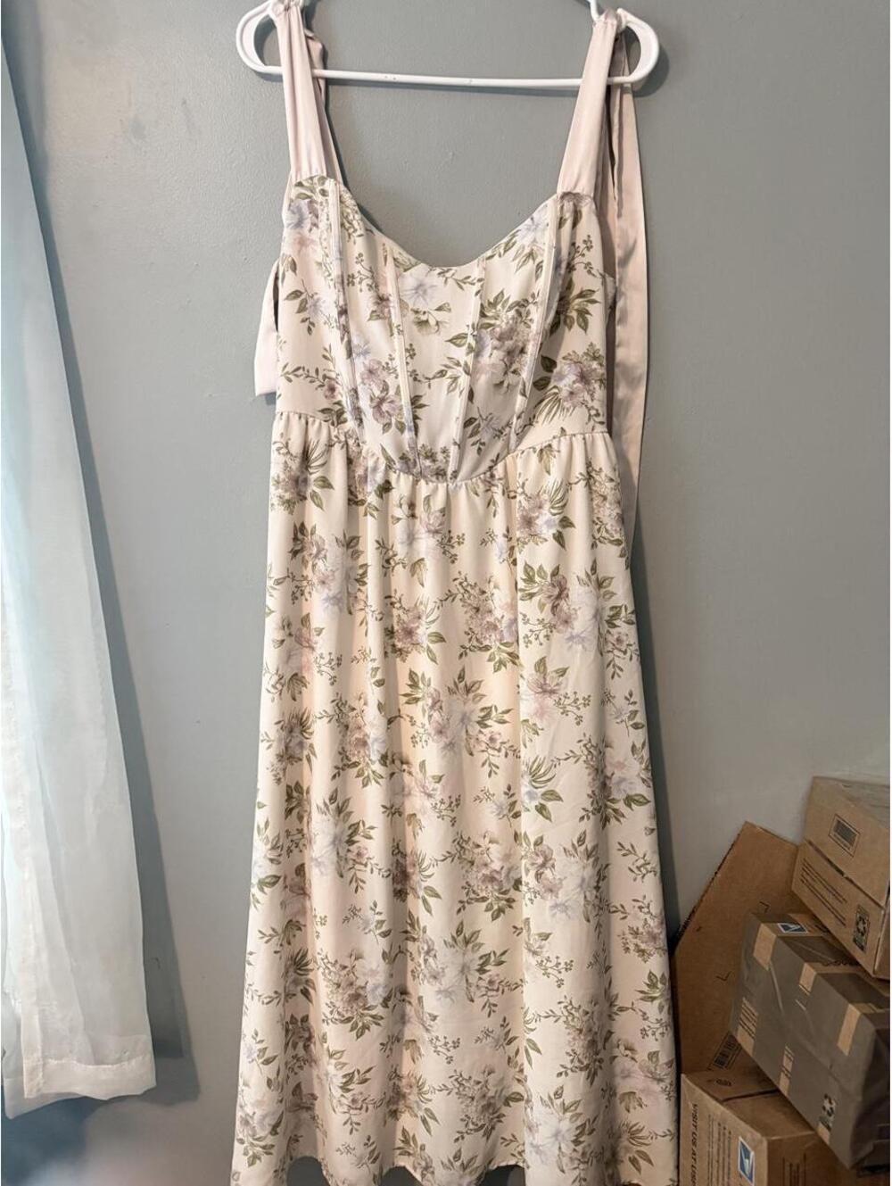 MINE A-line midi dress with floral print in cream & white, - Picture 2 of 8